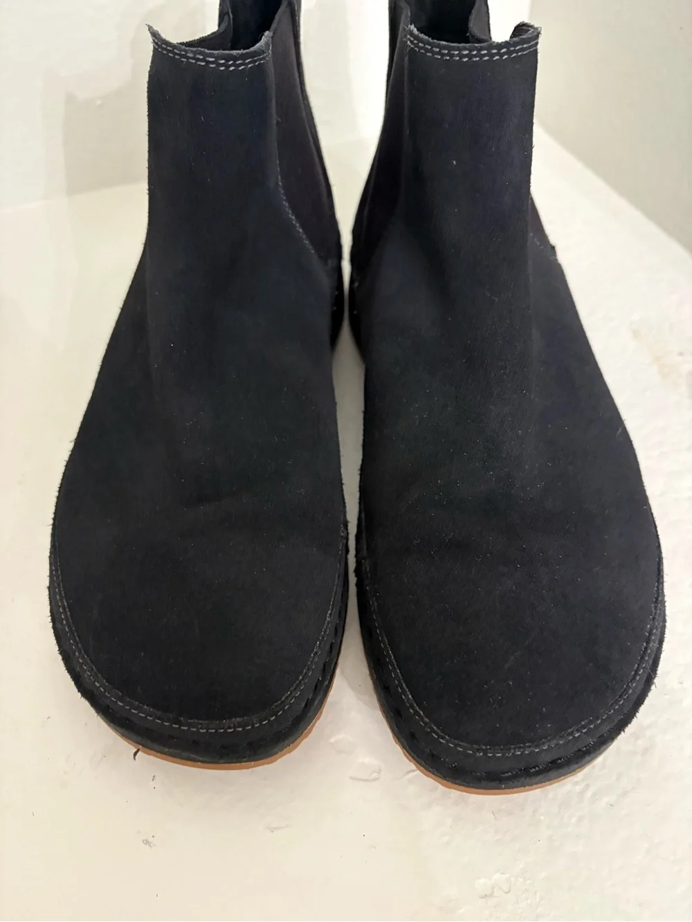 Chaco Women’s Black Suede Chukka Boots with Brown Outsole size 9